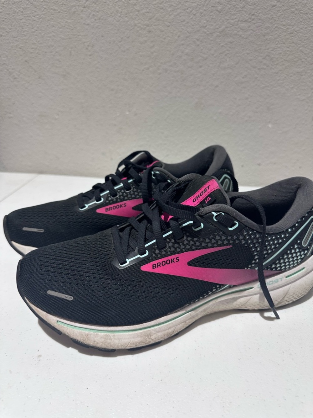 Brooks ghost 14 running sneaker size 10 medium black pink